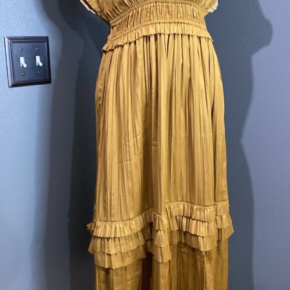 Roan + Ryan Talulah Dress beautiful gold color fabric flattering ruffles - Picture 5 of 14